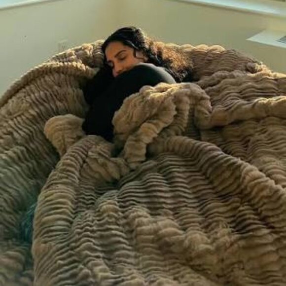 Lovesac Footsac Blanket: Espresso Pika Phur - Picture 2 of 2